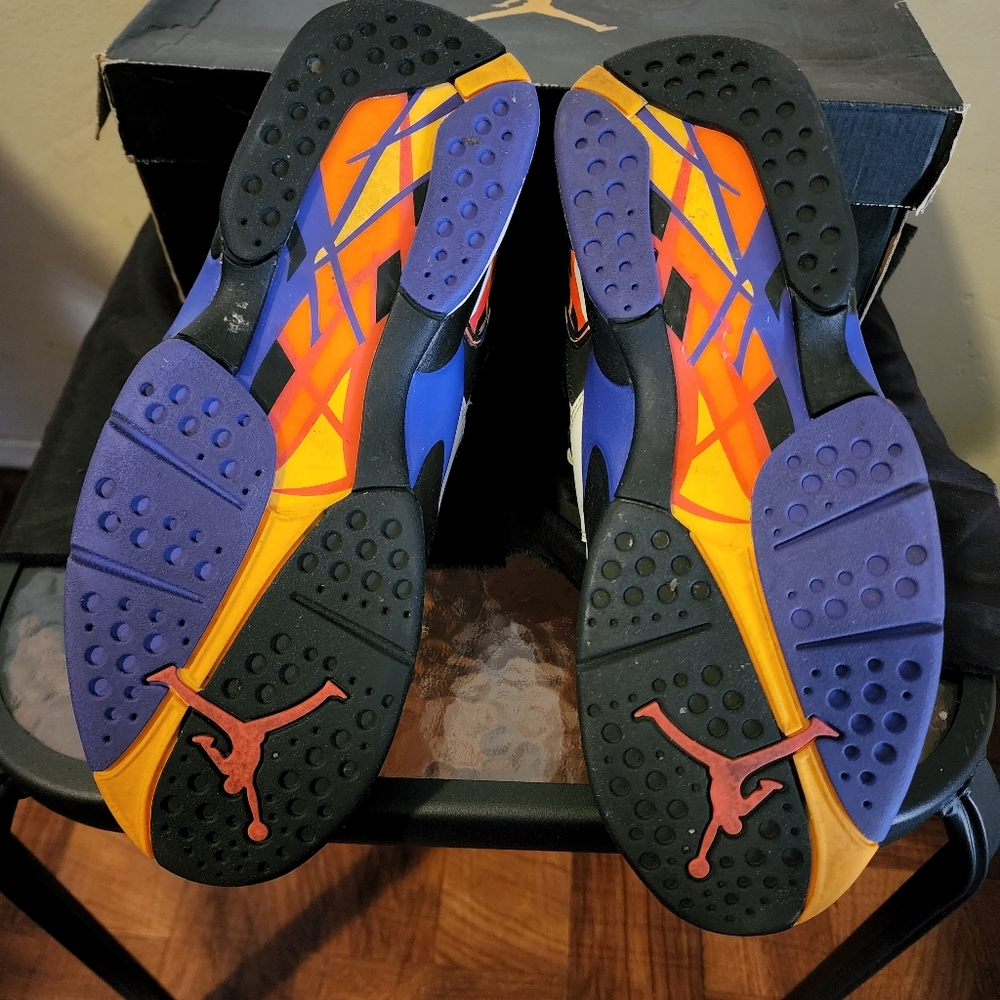 Air Jordan 8 Three-Peat - Picture 3 of 5